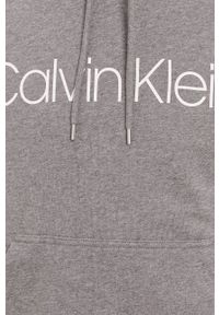 Calvin Klein Bluza bawełniana męska kolor szary z kapturem z nadrukiem. Okazja: na co dzień. Typ kołnierza: kaptur. Kolor: szary. Materiał: bawełna. Wzór: nadruk. Styl: casual #3