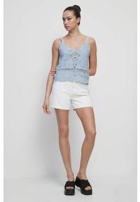 medicine - Medicine szorty jeansowe damskie kolor biały gładkie high waist. Stan: podwyższony. Kolor: biały. Materiał: jeans. Wzór: gładki #2