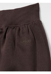 outhorn - Spodnie dresowe damskie - brązowe. Kolor: brązowy. Materiał: dresówka #3