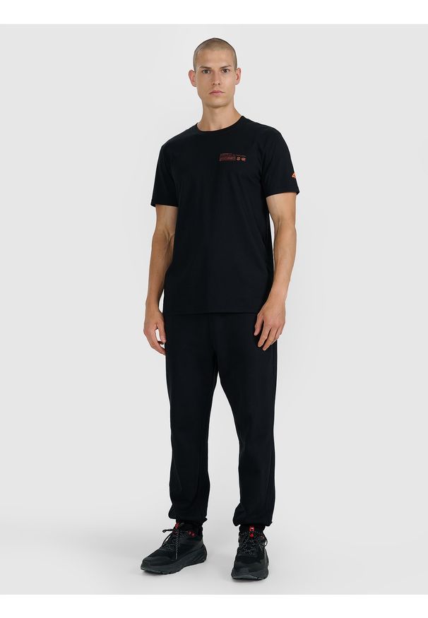 4f - 4F T-shirt regular z nadrukiem męski - czarny S. Okazja: na co dzień. Kolor: czarny. Materiał: jersey, materiał, bawełna. Długość rękawa: krótki rękaw. Długość: krótkie. Wzór: nadruk. Styl: klasyczny, sportowy, casual