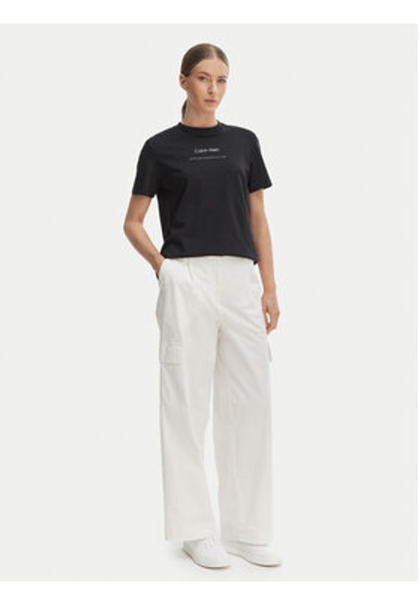 Calvin Klein Jeans Spodnie cargo LV047F623G Écru Relaxed Fit. Kolor: kremowy. Materiał: bawełna