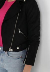 Born2be - Czarna Ramoneska Lilah. Kolor: czarny. Materiał: jeans, dzianina. Długość: krótkie. Wzór: gładki, aplikacja #4