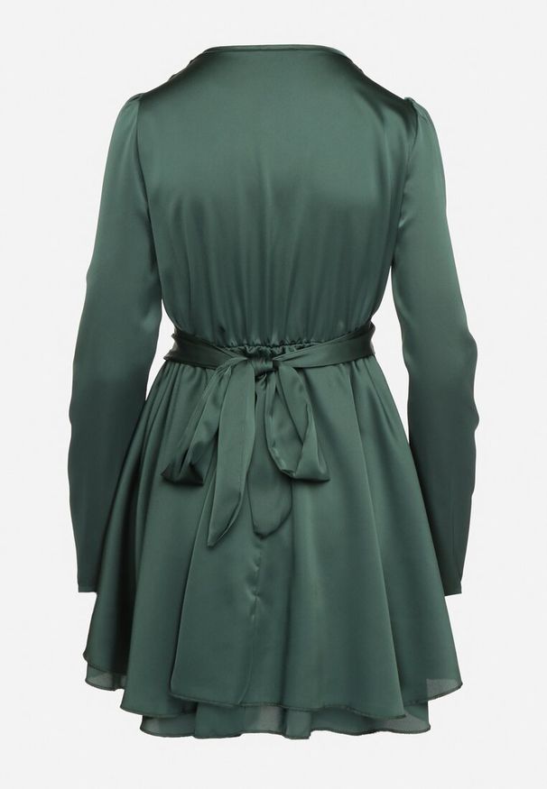 Born2be - Ciemnozielona Satynowa Sukienka Mini z Głębokim Dekoltem i Wiązaniem z Tyłu Liadan. Okazja: na imprezę. Kolor: zielony. Materiał: satyna. Styl: elegancki. Długość: mini