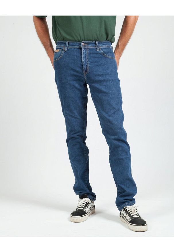 Wrangler - WRANGLER TEXAS SLIM MĘSKIE SPODNIE JEANSOWE CRAZY GAME W12SOAR26. Okazja: na spotkanie biznesowe. Styl: elegancki, biznesowy