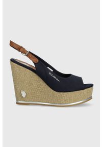U.S. Polo Assn. sandały AYLIN damskie kolor granatowy na koturnie AYLIN013D. Zapięcie: klamry. Kolor: niebieski. Materiał: materiał, guma. Wzór: gładki. Obcas: na koturnie. Wysokość obcasa: średni