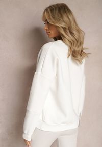 Renee - Biała Bawełniana Bluza z Łańcuszkiem Eleutia. Kolor: biały. Materiał: bawełna. Styl: klasyczny