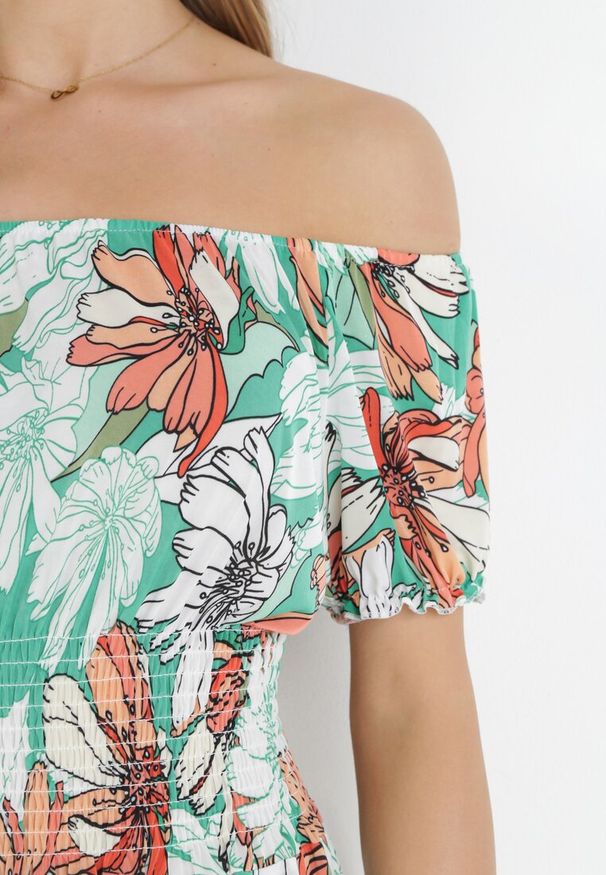 Born2be - Zielona Sukienka Midi Hiszpanka z Gumkami w Pasie Asarina. Okazja: na co dzień. Typ kołnierza: dekolt hiszpanka. Kolor: zielony. Materiał: tkanina. Wzór: kwiaty. Styl: casual. Długość: midi