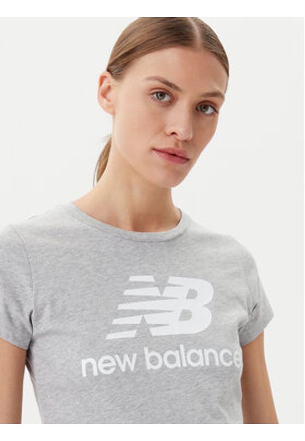 New Balance T-Shirt Essentials Stacked Logo Tee WT91546 Szary Athletic Fit. Kolor: szary. Materiał: bawełna