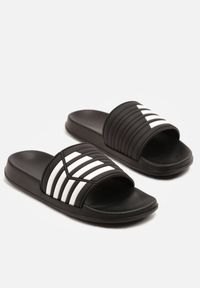 Born2be - Czarne Piankowe Klapki w Sportowym Stylu w Paski Isallin. Okazja: na plażę, na spacer. Kolor: czarny. Wzór: paski. Styl: sportowy #4
