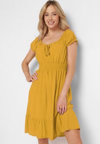 Born2be - Żółta Wiskozowa Sukienka z Gumkami w Pasie Ściągana przy Dekolcie z Falbanką Tiimamla. Okazja: na co dzień. Kolor: żółty. Materiał: wiskoza. Długość rękawa: krótki rękaw. Sezon: wiosna, lato. Typ sukienki: proste. Styl: casual #5
