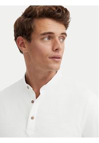 Bugatti Polo 8150-75021C Biały Regular Fit. Typ kołnierza: polo. Kolor: biały. Materiał: bawełna #3