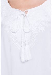 Monnari - Kobieca bluzka z haftem. Okazja: na co dzień. Kolor: biały. Materiał: wiskoza. Wzór: haft. Styl: casual #5