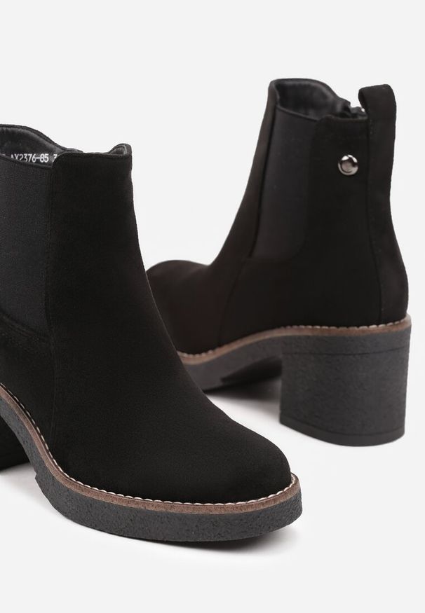 Renee - Czarne Botki Sztyblety na Słupku Ozdobione Nitami Irithare. Okazja: na co dzień. Kolor: czarny. Materiał: jeans. Wzór: aplikacja. Obcas: na słupku. Styl: casual. Wysokość obcasa: średni
