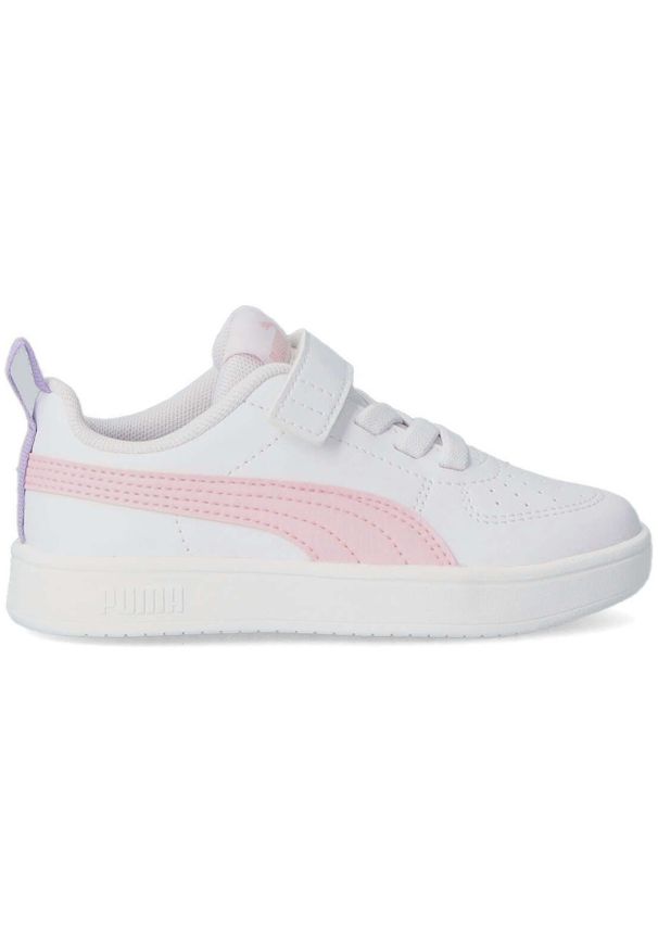 Buty do chodzenia dla dzieci Puma Rickie AC. Zapięcie: rzepy. Kolor: biały, wielokolorowy, niebieski. Materiał: guma, materiał, syntetyk. Szerokość cholewki: normalna. Sport: turystyka piesza