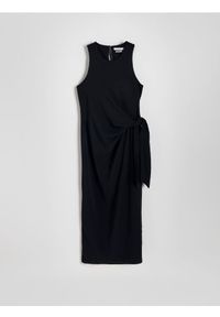 Reserved - Sukienka midi z wiązaniem - czarny. Kolor: czarny. Materiał: tkanina. Wzór: gładki. Typ sukienki: proste. Długość: midi