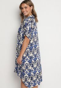 Born2be - Granatowa Pudełkowa Sukienka Koszulowa z Wiskozy w Ornamentalny Print Vanisse. Okazja: na co dzień. Kolor: niebieski. Materiał: wiskoza. Długość rękawa: krótki rękaw. Wzór: nadruk. Sezon: wiosna, lato. Typ sukienki: koszulowe. Styl: casual #6