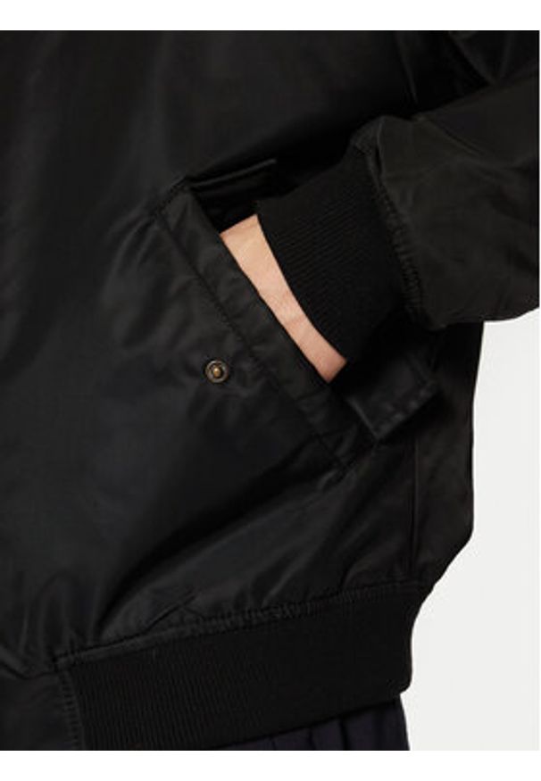 Guess Jeans Kurtka bomber M5RL81 WHAA2 Czarny Regular Fit. Kolor: czarny. Materiał: syntetyk