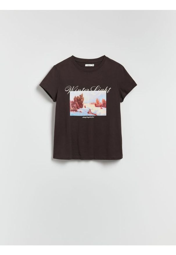 Reserved - Bawełniany t-shirt z nadrukiem - ciemnobrązowy. Kolor: brązowy. Materiał: bawełna. Wzór: nadruk