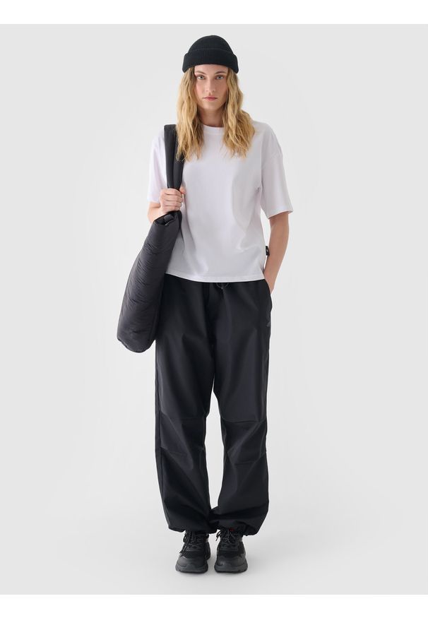 4f - 4F T-shirt oversize z nadrukiem damski - biały XL. Okazja: na plażę, na co dzień. Kolor: biały. Materiał: dzianina, jersey, bawełna. Wzór: nadruk. Styl: casual, klasyczny, sportowy