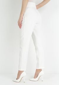Born2be - Białe Spodnie Cygaretki z Imitacją Kieszeni Anilnig. Kolor: biały #4
