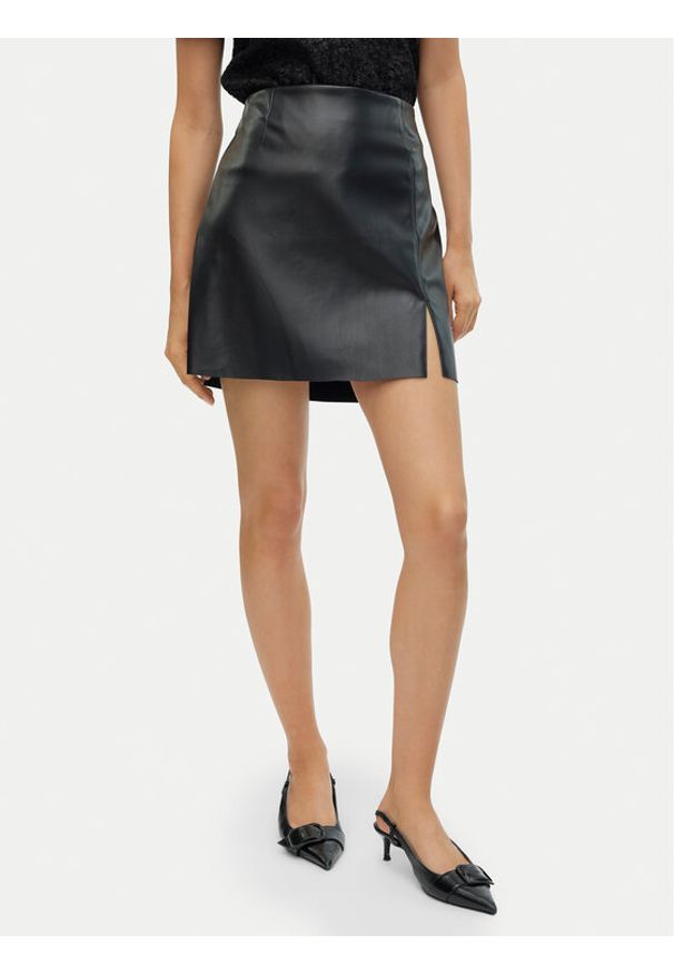 Vero Moda Spódnica z imitacji skóry Nelly 10322469 Czarny Regular Fit. Kolor: czarny. Materiał: skóra