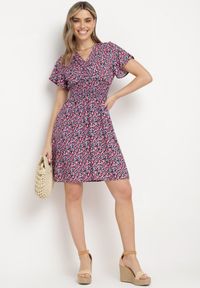 Born2be - Czarno-Różowa Sukienka Aesampos. Typ kołnierza: dekolt kopertowy. Kolor: czarny. Wzór: kwiaty. Sezon: lato. Typ sukienki: kopertowe. Długość: mini #4