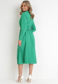 Born2be - Zielona Koszulowa Sukienka z Plisowanym Dołem i Paskiem Tesika. Kolor: zielony. Materiał: materiał. Typ sukienki: koszulowe. Styl: elegancki #3