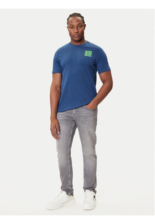 Calvin Klein Jeans T-Shirt Gradient Monogram LV04RC859G Niebieski Regular Fit. Kolor: niebieski. Materiał: bawełna. Wzór: gradientowy