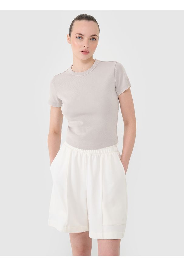 4f - 4F T-shirt slim z prążkowanej dzianiny damski - beżowy XS. Okazja: na co dzień. Kolor: beżowy. Materiał: dzianina, prążkowany. Długość rękawa: krótki rękaw. Długość: krótkie. Wzór: prążki. Styl: klasyczny, sportowy, casual