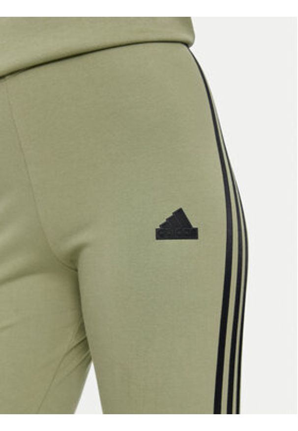 Adidas - adidas Legginsy Future Icons 3-Stripes IW5291 Zielony Slim Fit. Kolor: zielony. Materiał: bawełna