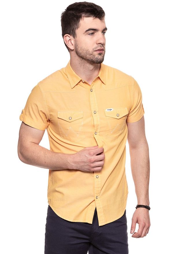 Wrangler - KOSZULA MĘSKA KRÓTKI RĘKAW WRANGLER SS ROLL WESTERN AMBER YELLOW W5A114MUY 112129951. Długość rękawa: krótki rękaw. Długość: krótkie