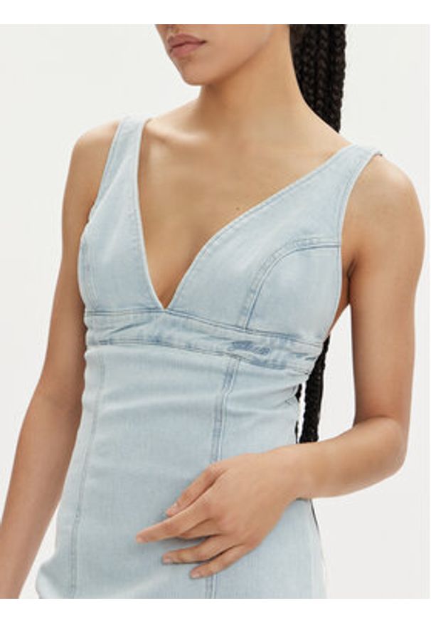 Guess Sukienka jeansowa Aida W4GK63 D4LT0 Błękitny Bodycon Fit. Kolor: niebieski. Materiał: bawełna. Typ sukienki: bodycon