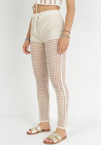 Born2be - Jasnobeżowe Szydełkowe Spodnie High Waist Tegan. Okazja: na imprezę, na plażę, na co dzień. Stan: podwyższony. Kolor: beżowy. Styl: casual, elegancki