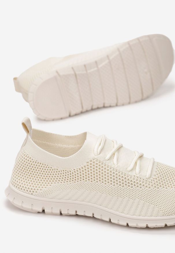 Renee - Beżowe Buty Sportowe Phalithoe. Zapięcie: bez zapięcia. Kolor: beżowy. Materiał: materiał. Szerokość cholewki: normalna. Wzór: aplikacja