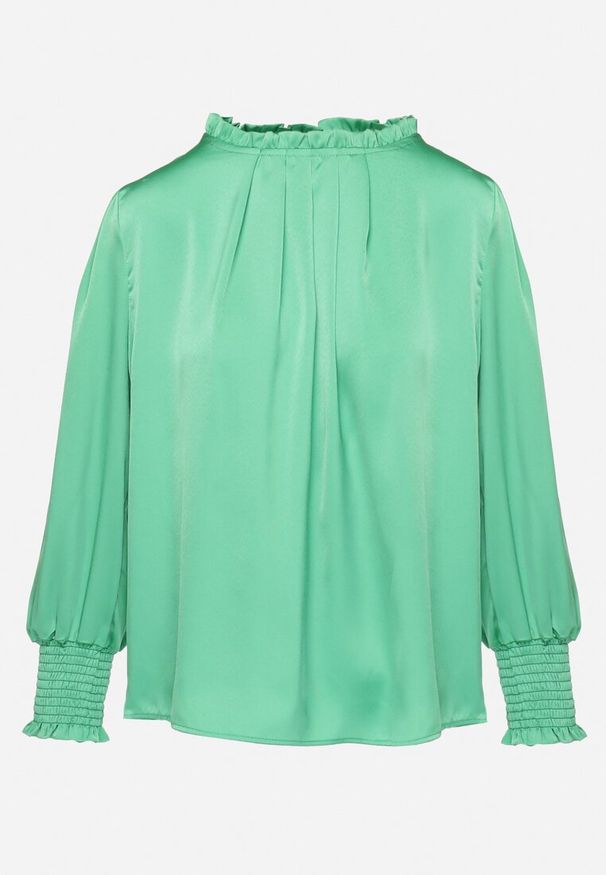 Born2be - Zielona Bluzka z Lekko Rozszerzanym Dołem i Ozdobnymi Marszczeniami Faelwenia. Kolor: zielony. Materiał: bawełna. Sezon: jesień