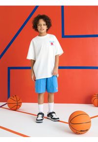 Sinsay - Koszulka z nadrukiem na plecach - kremowy. Kolor: kremowy. Wzór: nadruk #1