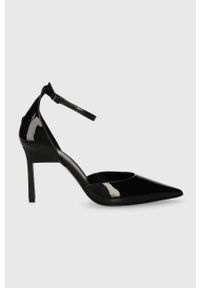 Calvin Klein szpilki skórzane GEO STIL PUMP W ANKL STRP 90-PAT kolor czarny HW0HW01826. Zapięcie: klamry. Kolor: czarny. Materiał: skóra. Obcas: na szpilce. Wysokość obcasa: średni #1