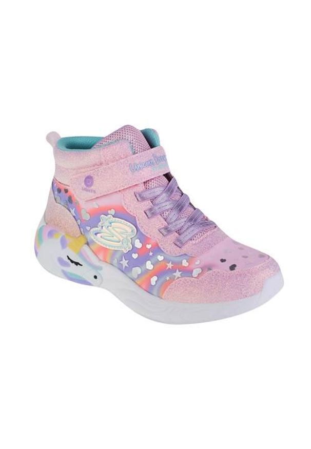 skechers - Buty do chodzenia dla dzieci Skechers Lighted Unicorn Dreams Magical. Wysokość cholewki: za kostkę. Zapięcie: rzepy. Kolor: różowy, wielokolorowy. Materiał: syntetyk, materiał. Szerokość cholewki: normalna. Model: Skechers Sport. Sport: turystyka piesza