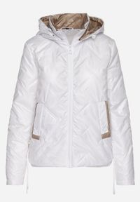 Born2be - Biała Kurtka Pikowana z Odpinanym Kapturem i Ściągaczami po Bokach Nusarianis. Okazja: na co dzień, na spacer. Kolor: biały. Materiał: jeans. Długość rękawa: długi rękaw. Długość: długie. Styl: casual, elegancki #6