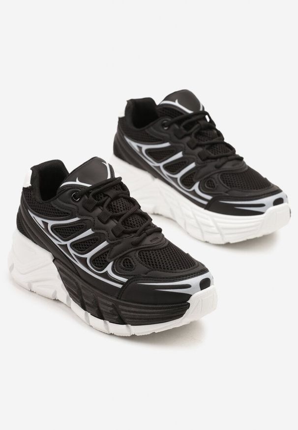 Born2be - Czarne Sneakersy w Streetwearowym Stylu na Grubej Podeszwie z Tłoczeniami Siltewi. Okazja: na co dzień. Nosek buta: okrągły. Zapięcie: sznurówki. Kolor: czarny. Materiał: jeans