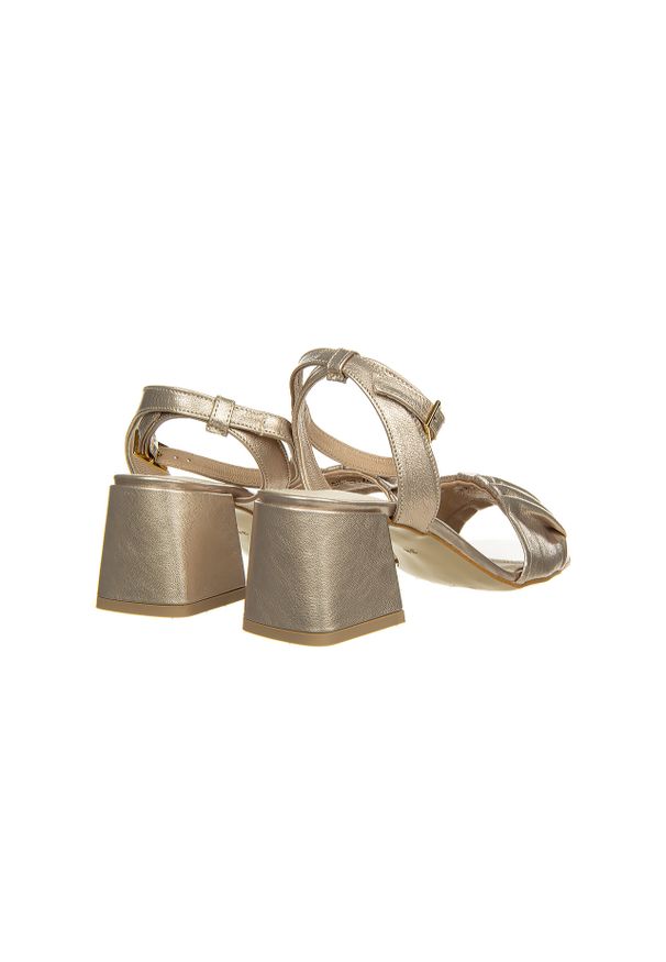 Sandały Bayla-159 4622 074-P Złoty Lico 159127, Skóra naturalna. Zapięcie: pasek. Kolor: złoty. Materiał: skóra. Wzór: motyw z bajki. Obcas: na obcasie. Wysokość obcasa: średni