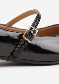 Renee - Czarne Balerinki Lakierowane Vices z Wkładką ze Skóry Naturalnej Ozdobione Paskiem Tikkie. Zapięcie: pasek. Kolor: czarny. Materiał: skóra, lakier. Wzór: aplikacja. Styl: klasyczny #5