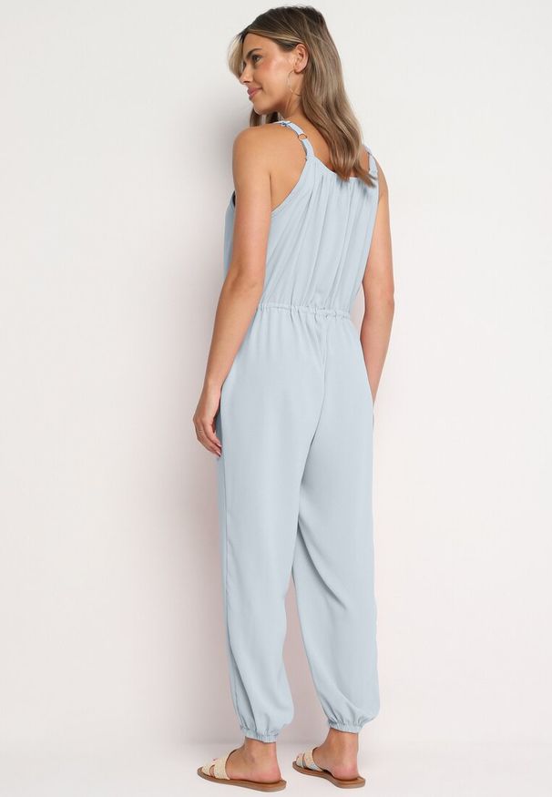 Born2be - Jasnoniebieski Bawełniany Kombinezon na Regulowanych Ramiączkach ze Ściągaczem w Talii Beamla. Okazja: na co dzień. Kolor: niebieski. Materiał: bawełna. Długość rękawa: na ramiączkach. Długość: długie. Styl: klasyczny, casual, elegancki