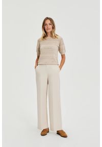 MOODO - Spodnie z kantem beżowe. Kolor: beżowy. Materiał: poliester, elastan #1