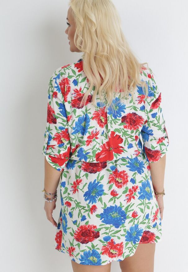 Born2be - Biała Koszulowa Sukienka Mini z Guzikami i Materiałowym Paskiem Raimeda. Kolekcja: plus size. Kolor: biały. Materiał: materiał. Wzór: kwiaty. Sezon: wiosna, lato. Typ sukienki: koszulowe. Długość: mini