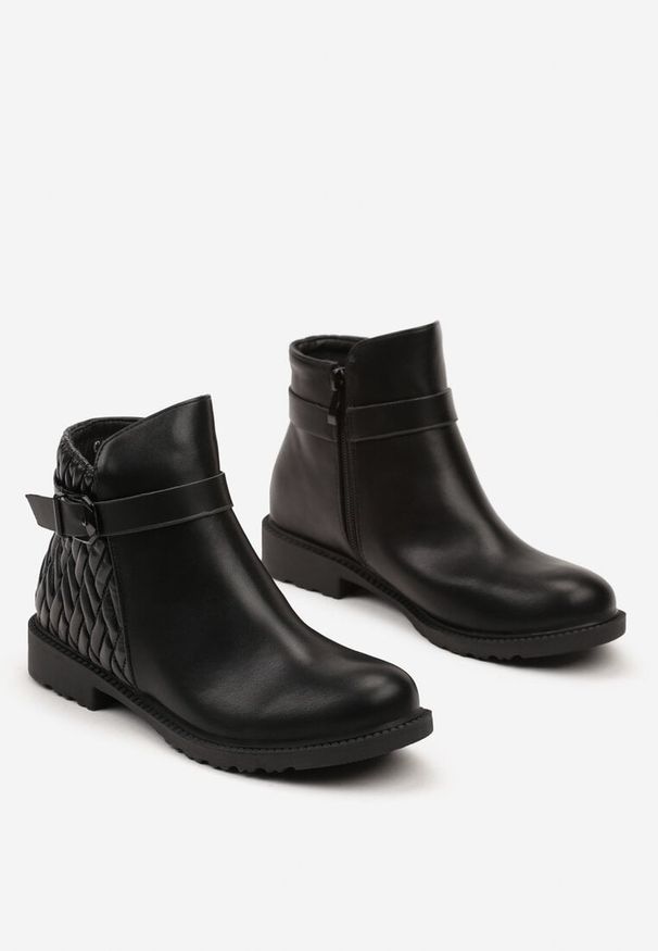 Born2be - Czarne Botki z Pikowaną Wstawką i Paskiem z Klamrą Maziona. Okazja: na co dzień. Zapięcie: klamry. Kolor: czarny. Materiał: jeans. Obcas: na obcasie. Styl: klasyczny, casual. Wysokość obcasa: niski
