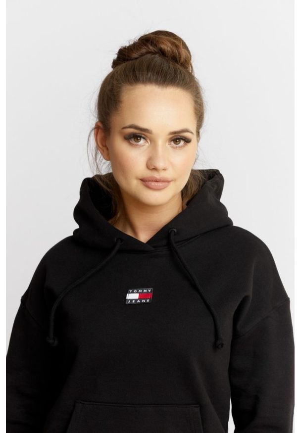 Tommy Jeans - TOMMY JEANS Czarna bluza damska z kapturem, Rozmiar XS. Typ kołnierza: kaptur. Kolor: czarny. Materiał: prążkowany. Wzór: aplikacja