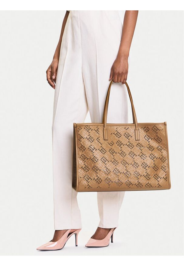 TOMMY HILFIGER - Tommy Hilfiger Torebka Th City AW0AW17501 Brązowy. Kolor: brązowy. Materiał: skórzane