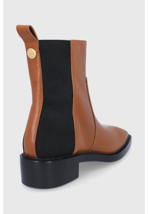 Tory Burch - Sztyblety. Kolor: brązowy. Materiał: skóra, guma. Obcas: na obcasie. Wysokość obcasa: niski