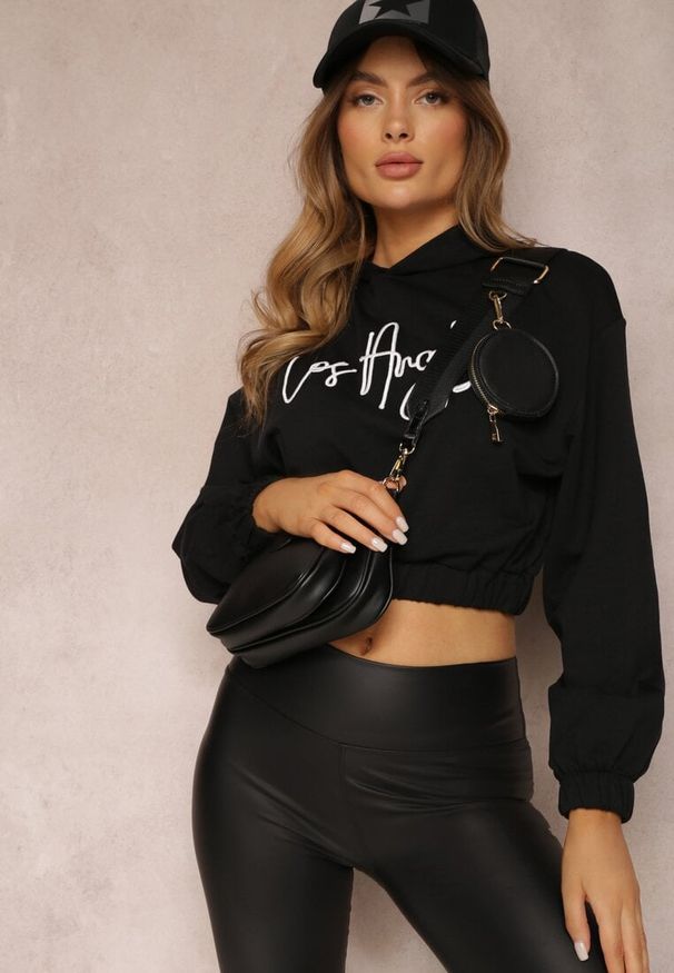 Renee - Czarna Bluza Krótka z Kapturem Zulikha. Typ kołnierza: kaptur. Kolor: czarny. Materiał: bawełna, tkanina. Długość: krótkie. Wzór: gładki, napisy, jednolity, haft, aplikacja
